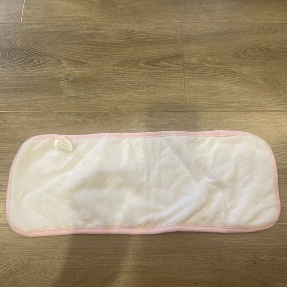 🌟5 for $20🌟 NWOT 2 Bibs and a Burp Cloth - Picture 6 of 6